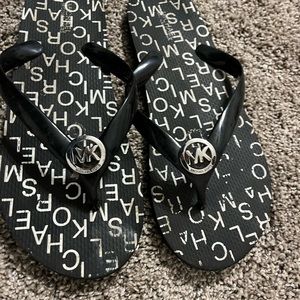 MICHAEL KORS flip flops